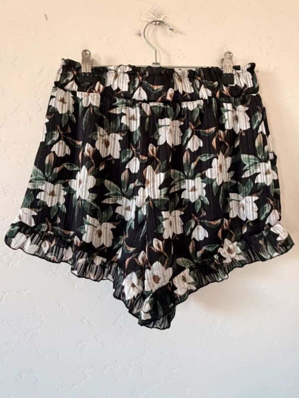 Blue Rain Ruffled Floral Shorts Size S - Picture 2 of 4